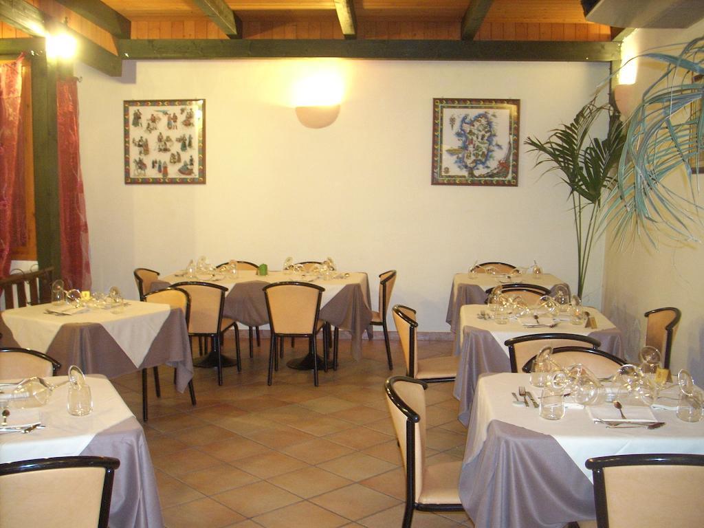 Hotel Geranio Rosso Stintino Kültér fotó
